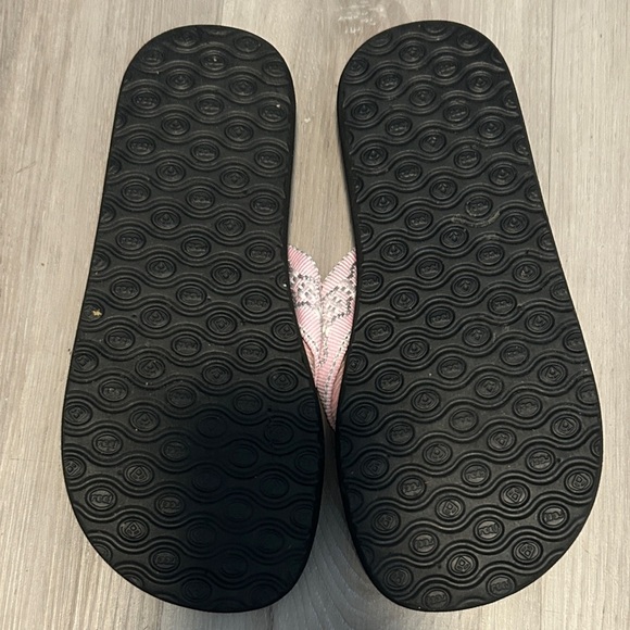 Reef Pink and Black Sandals - Picture 3 of 4